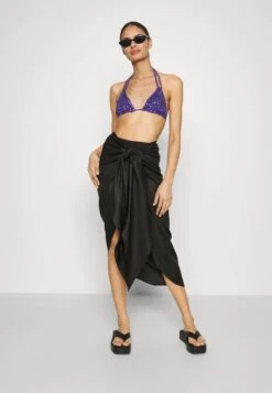 Anna Field -Anna Field 01da9d784f514cba88ddd1539e8f8df2