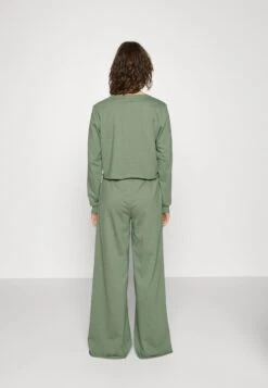 Anna Field Nachtwäsche Set - Khaki 8 Anna Field Nachtwäsche Set - Khaki -Anna Field 8eaebd3ad0c54d2ca8b5c66614b78047