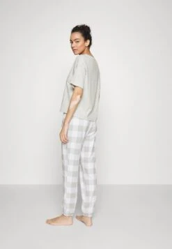 Anna Field Nachtwäsche Set - Grey 8 Anna Field Nachtwäsche Set - Grey -Anna Field a372c3d7e87d404695a55a861fca6794